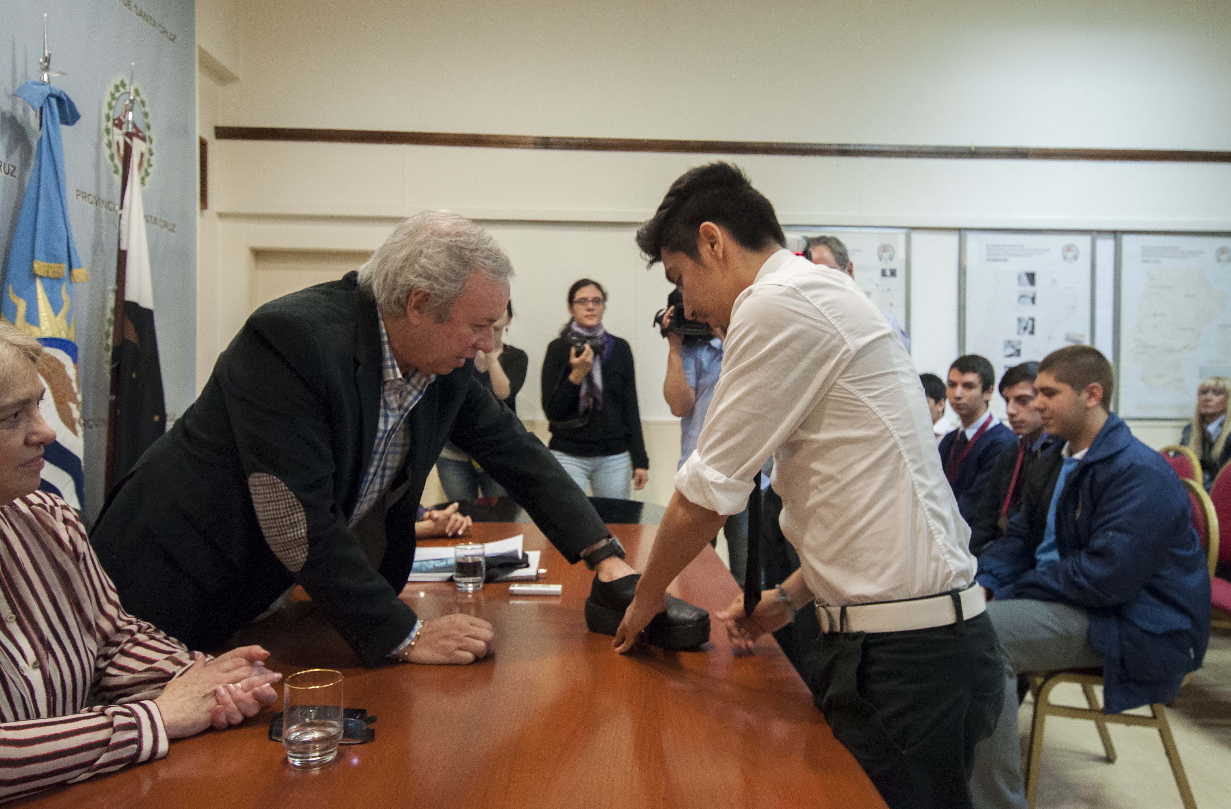 Peralta recibió a alumnos destacados de Santa Cruz