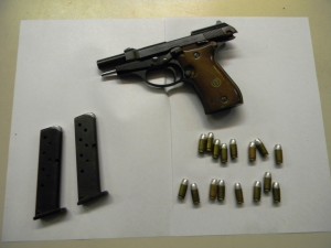 Pistola calibre 9 secuestrada por la Aduana