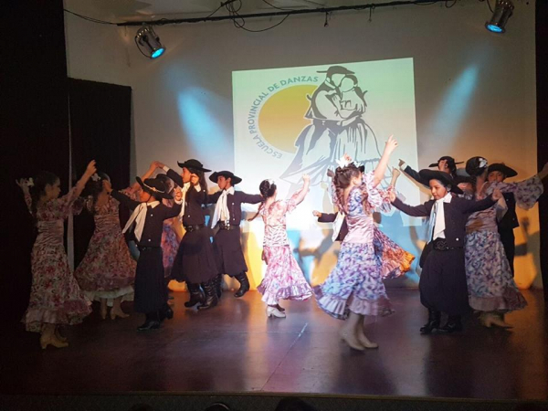 La Escuela Provincial de Danzas realizó su acto de egreso y clausura de ciclo lectivo