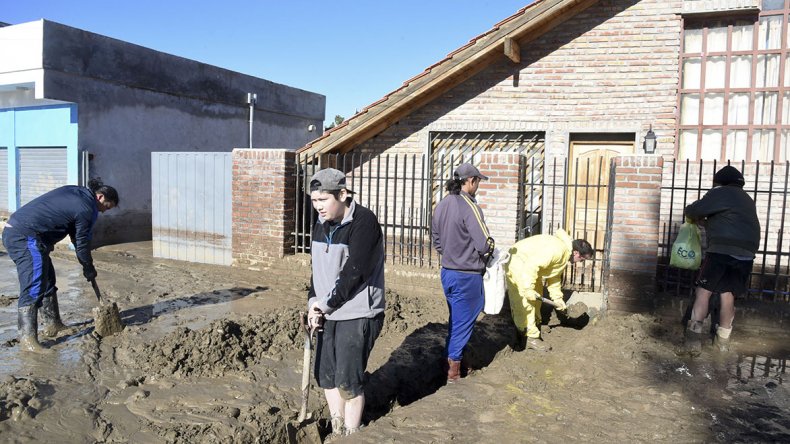 Aún quedan cientos de familias inundadas
