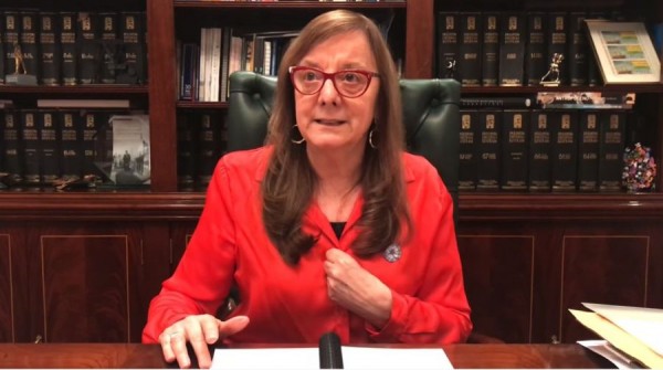 Alicia firmó el Decreto 581/20 que extiende el aislamiento social