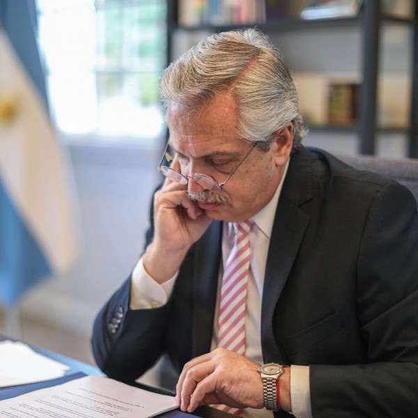Fernández viaja mañana a Santiago y Tucumán
