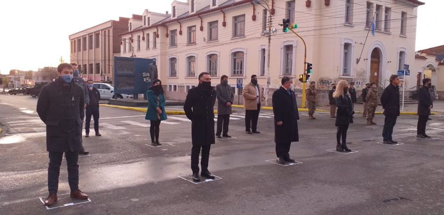 El Gobierno provincial acompañó el izamiento Patrio
