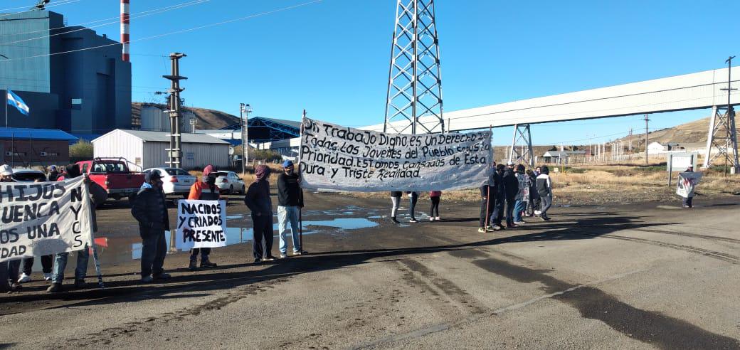 Continúan reclamando por trabajo en la Cuenca Carbonífera