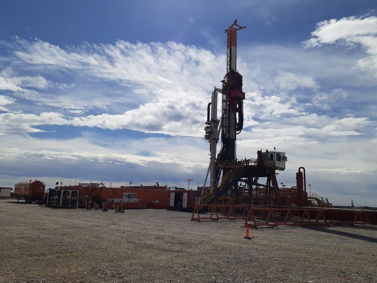 Primer pozo horizontal no convencional en Santa Cruz de YPF