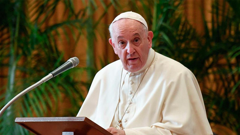 Francisco recibe a indígenas de Canadá para pedir perdón por abusos de la Iglesia