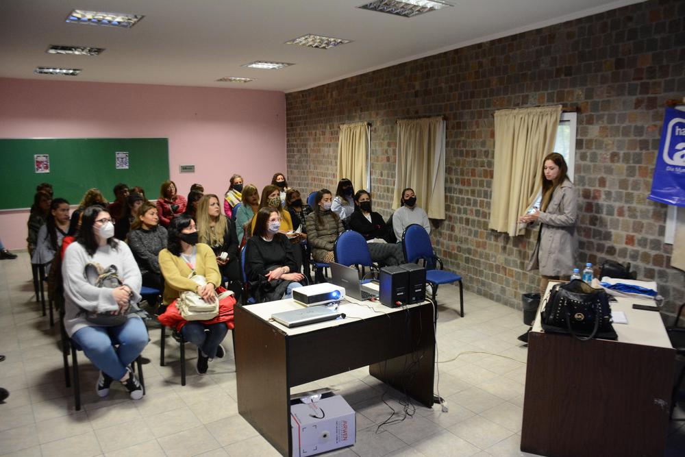 Se realizó una charla de concientización del autismo