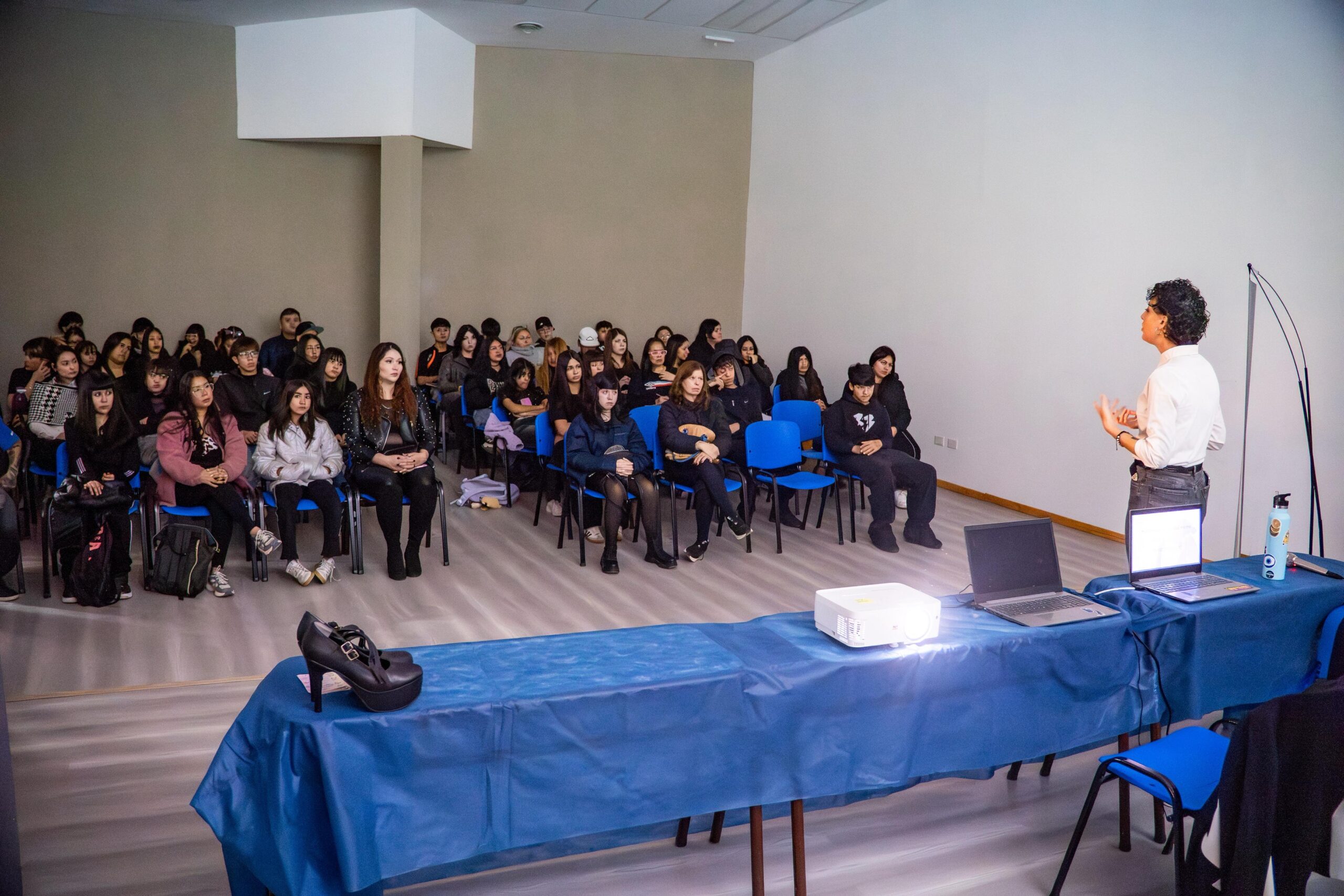 Gran interés en taller de Crecimiento Personal del Municipio
