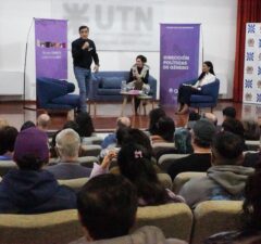 Julia Mengolini presentó su libro en la UTN