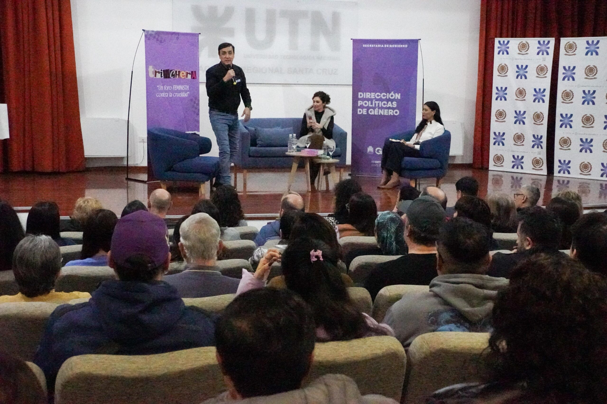 Julia Mengolini presentó su libro en la UTN