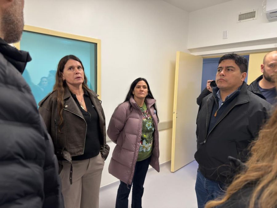 Vidal supervisó obras clave en Puerto Santa Cruz