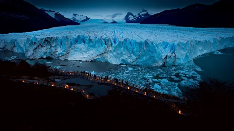 Calendario nocturno en el glaciar