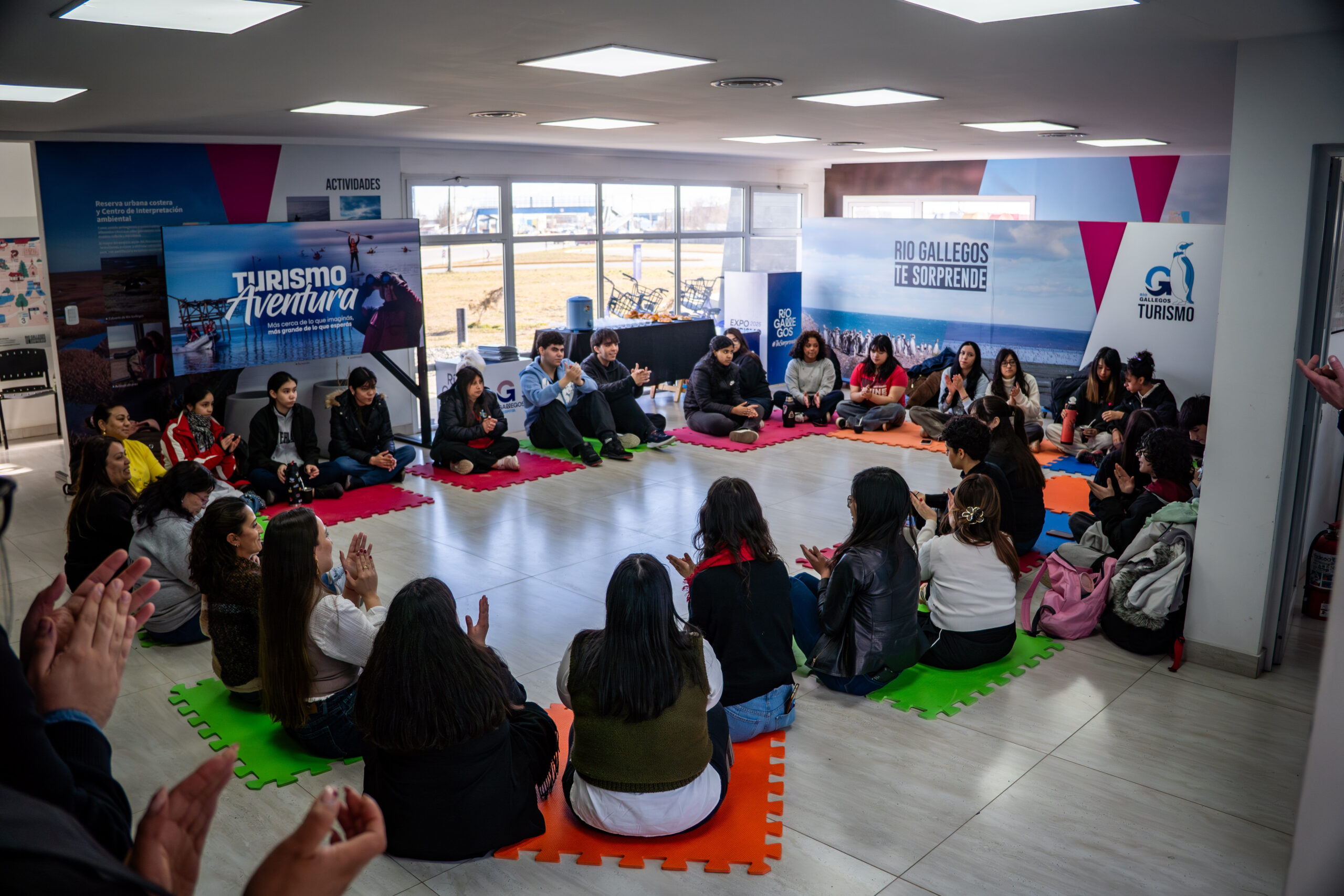 Estudiantes del Secundario 38 presentaron proyectos turísticos a Pablo Grasso